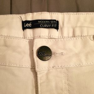 White capri length jeans